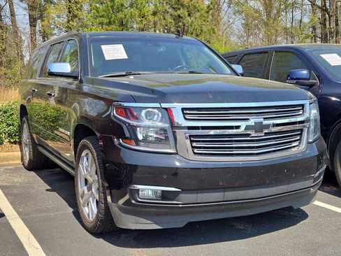 Used 2018 Chevrolet Suburban Premier image 1