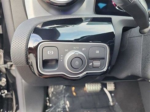 Certified 2025 Mercedes-Benz CLA 250 4MATIC image 33