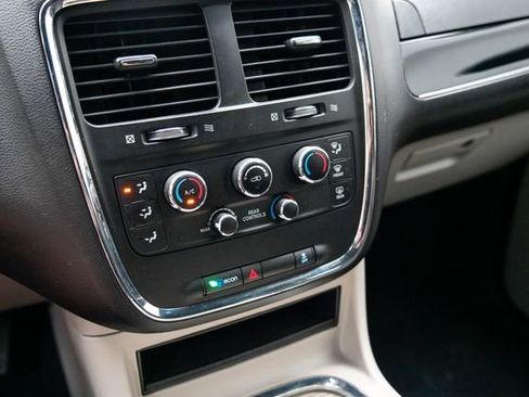 Used 2019 Dodge Grand Caravan SXT FWD image 30