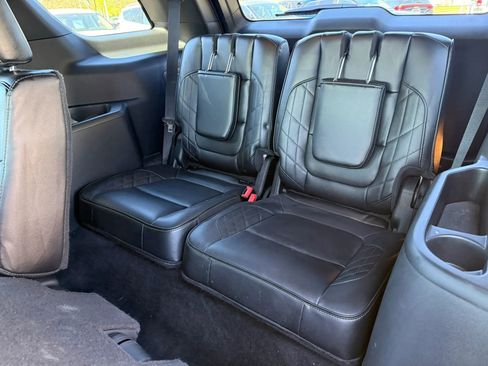 Used 2017 Ford Explorer Platinum image 37