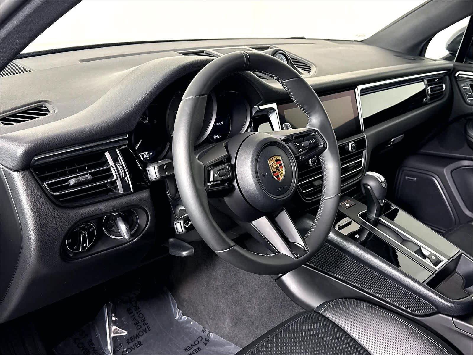 Certified 2023 Porsche Macan S AWD/4WD image 4