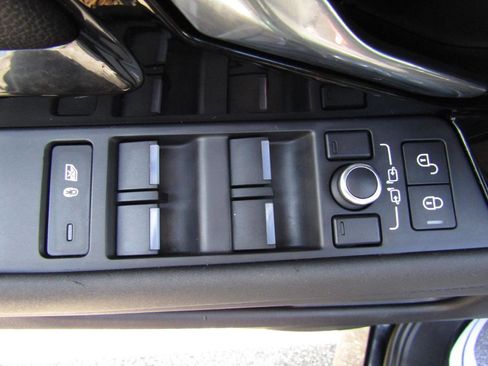 Used 2020 Land Rover Range Rover Evoque S AWD/4WD image 11