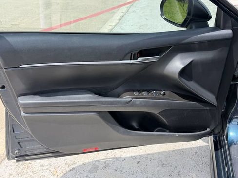 Used 2021 Toyota Camry SE FWD image 4