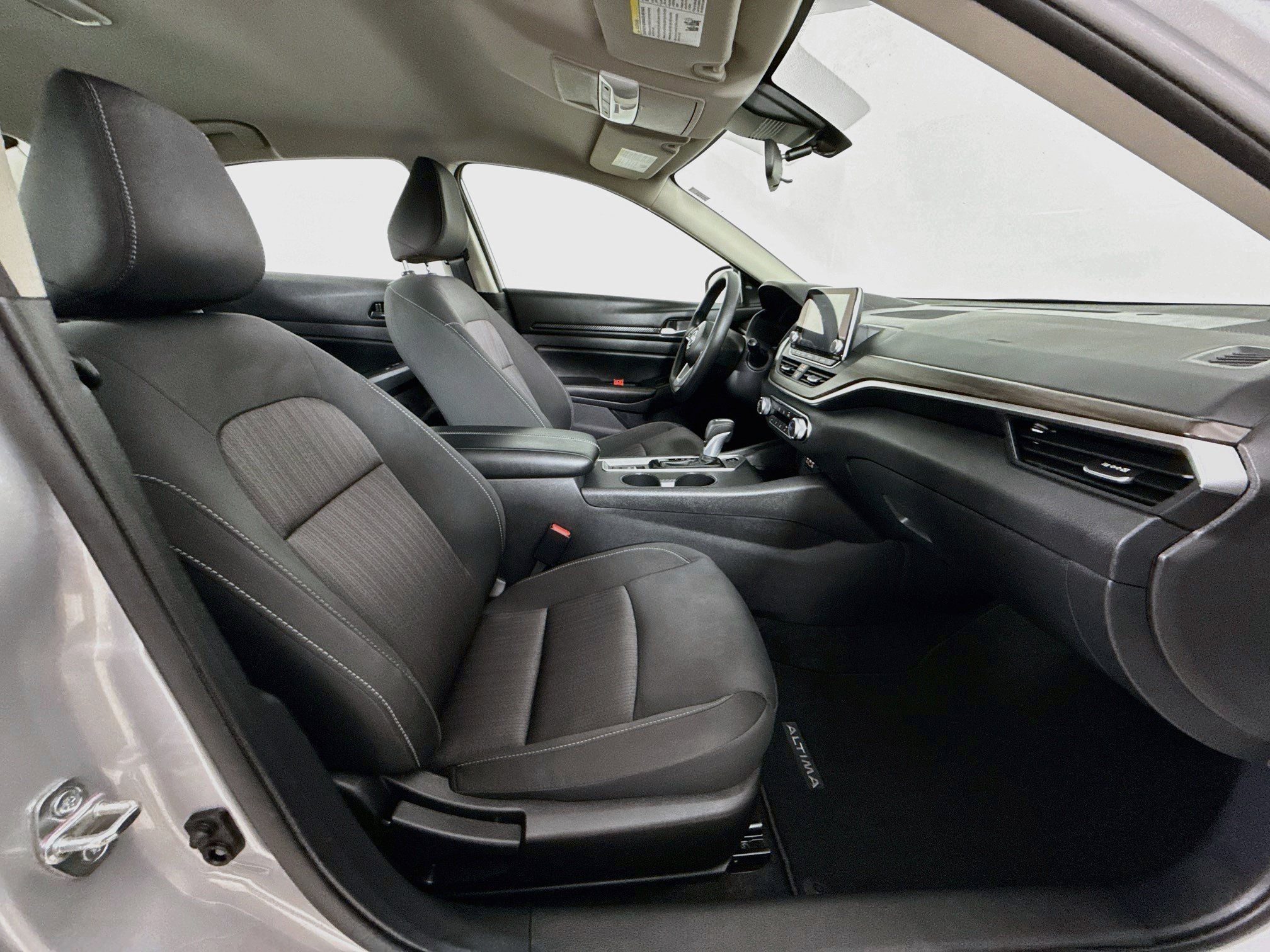 Used 2025 Nissan Altima 2.5 SV AWD/4WD image 30