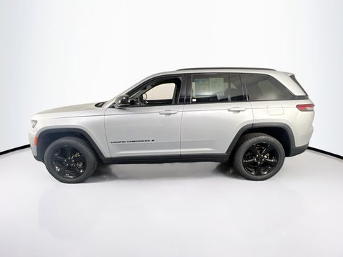 Used 2022 Jeep Grand Cherokee Altitude image 8