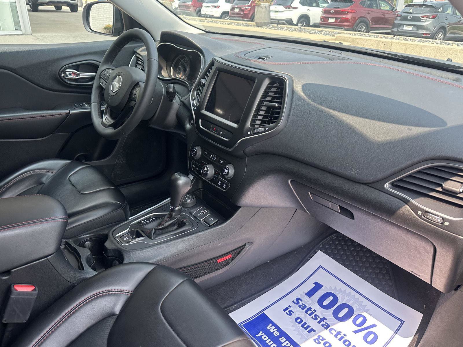 Used 2022 Jeep Cherokee Trailhawk AWD/4WD image 22