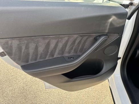 Used 2021 Tesla Model Y Long Range image 12