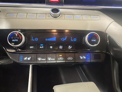 Certified 2023 Hyundai Elantra Limited FWD image 24