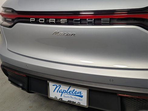 Used 2025 Porsche Macan w/ Premium Package Plus image 8