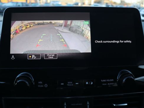 Used 2022 Nissan Armada SL image 32