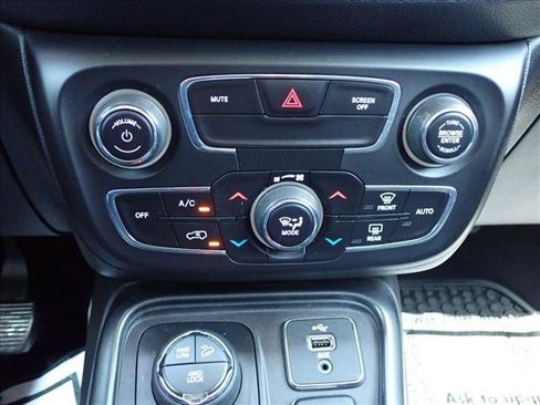 Used 2018 Jeep Compass Trailhawk AWD/4WD image 16