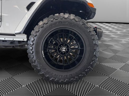 Used 2021 Jeep Gladiator Rubicon AWD/4WD image 9