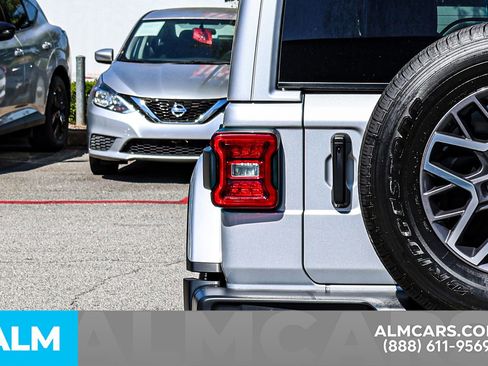 Used 2024 Jeep Wrangler Sahara image 12