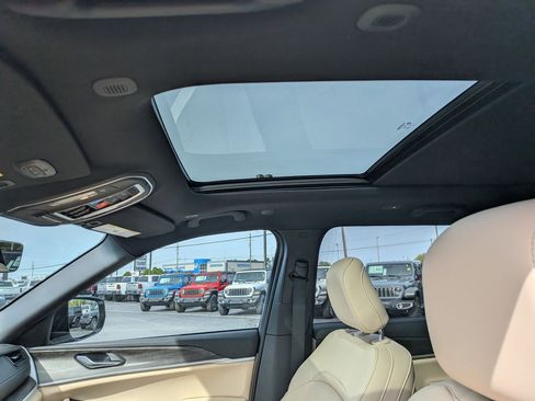 New 2026 Jeep Grand Cherokee Limited AWD/4WD image 14