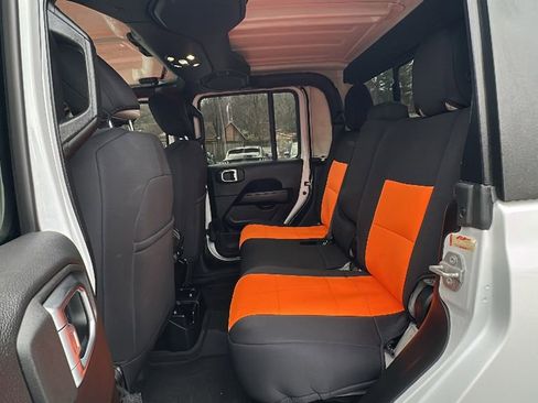 Used 2022 Jeep Gladiator Mojave w/ Cold Weather Group image 13