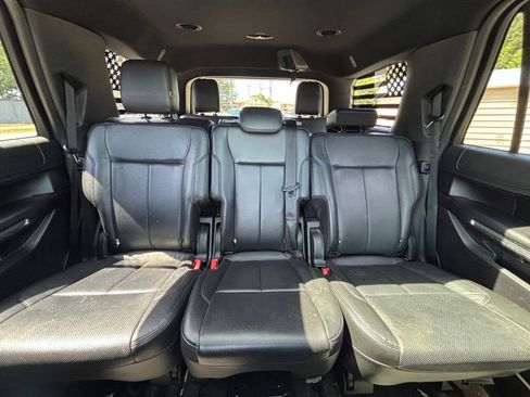 Used 2018 Ford Expedition XLT w/ Equipment Group 202A AWD/4WD image 20