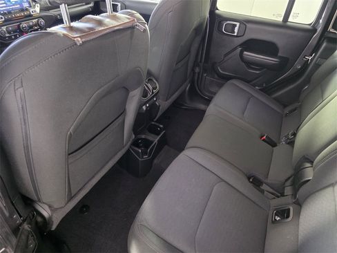 Used 2021 Jeep Gladiator Sport image 16