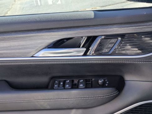 Used 2023 Jeep Wagoneer Series III w/ Premium Group I image 12