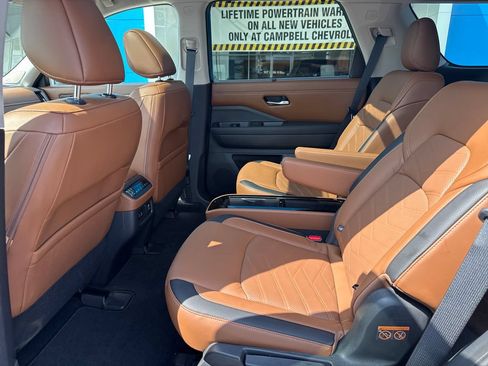 Used 2023 Nissan Pathfinder Platinum AWD/4WD image 31