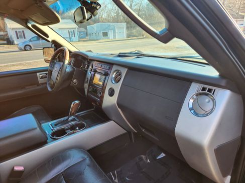 Used 2010 Ford Expedition Limited image 19