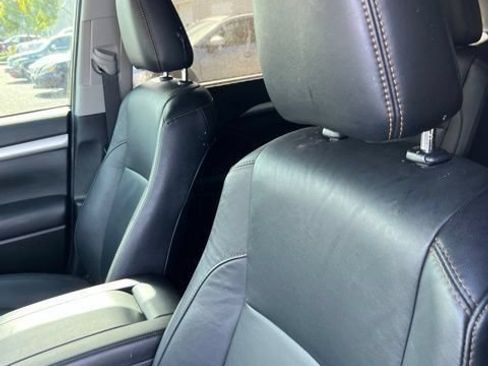 Used 2019 Toyota Highlander XLE w/ Carpet Mat Package (TMS) FWD image 13