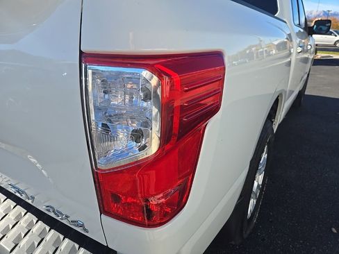 Used 2019 Nissan Titan SV w/ SV Convenience Package image 35