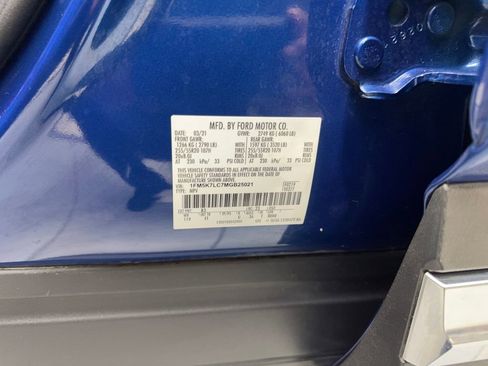 Used 2021 Ford Explorer King Ranch w/ Premium Technology Package image 90