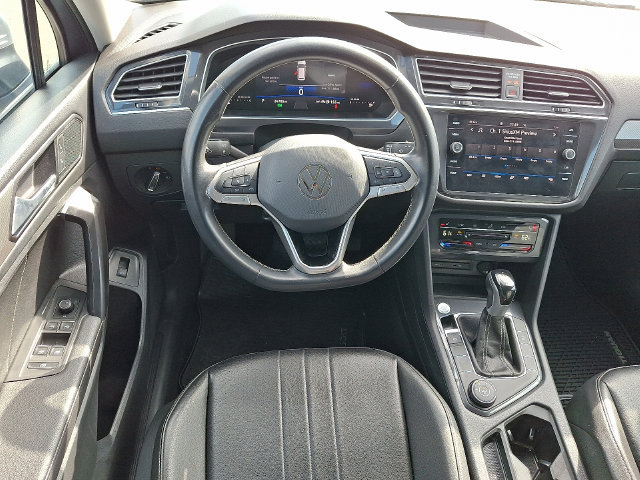 Used 2024 Volkswagen Tiguan SE AWD/4WD image 11