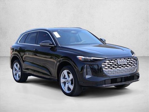 Used 2025 Audi Q5 Premium AWD/4WD image 3