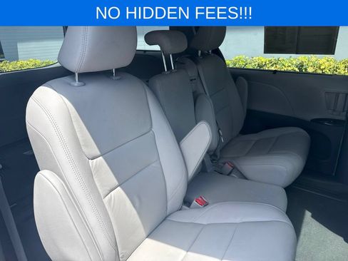 Used 2020 Toyota Sienna XLE FWD image 24