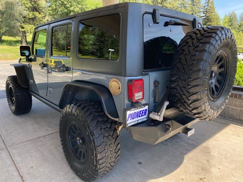 Used 2015 Jeep Wrangler Unlimited Sport AWD/4WD image 3