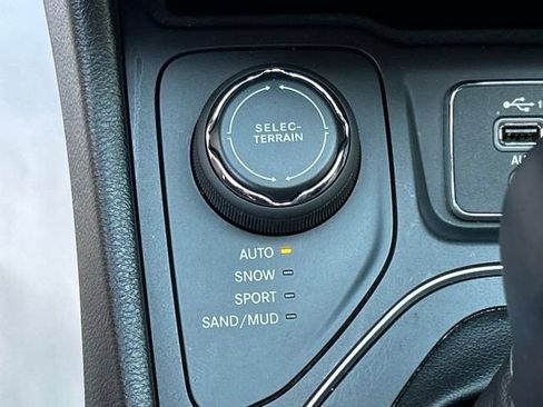 Used 2019 Jeep Cherokee High Altitude AWD/4WD image 55