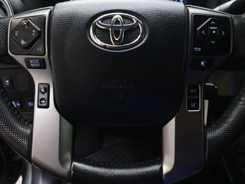 Used 2020 Toyota Tacoma SR5 AWD/4WD image 18