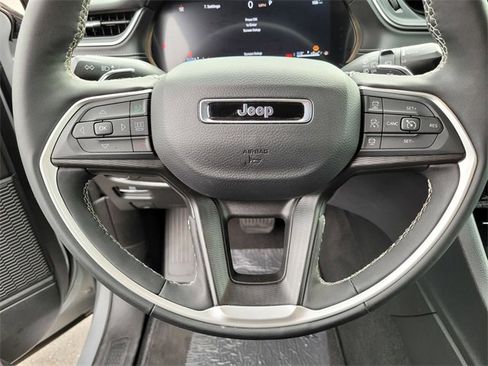 New 2025 Jeep Grand Cherokee Altitude image 20