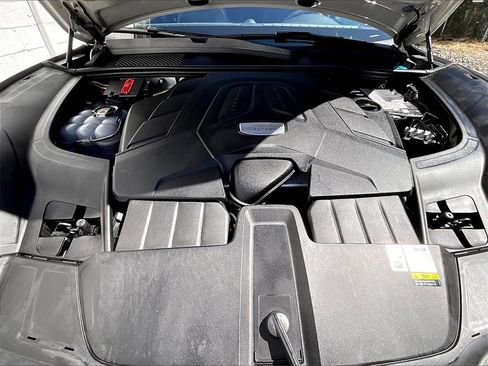 Certified 2023 Porsche Cayenne Coupe image 15
