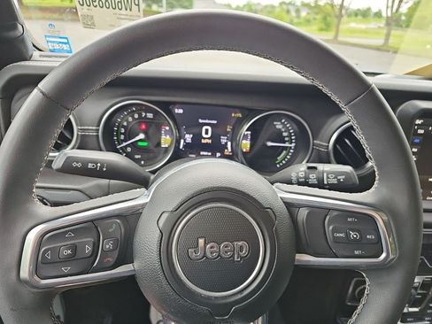 Used 2023 Jeep Wrangler Unlimited Sahara w/ Cold Weather Group AWD/4WD image 23
