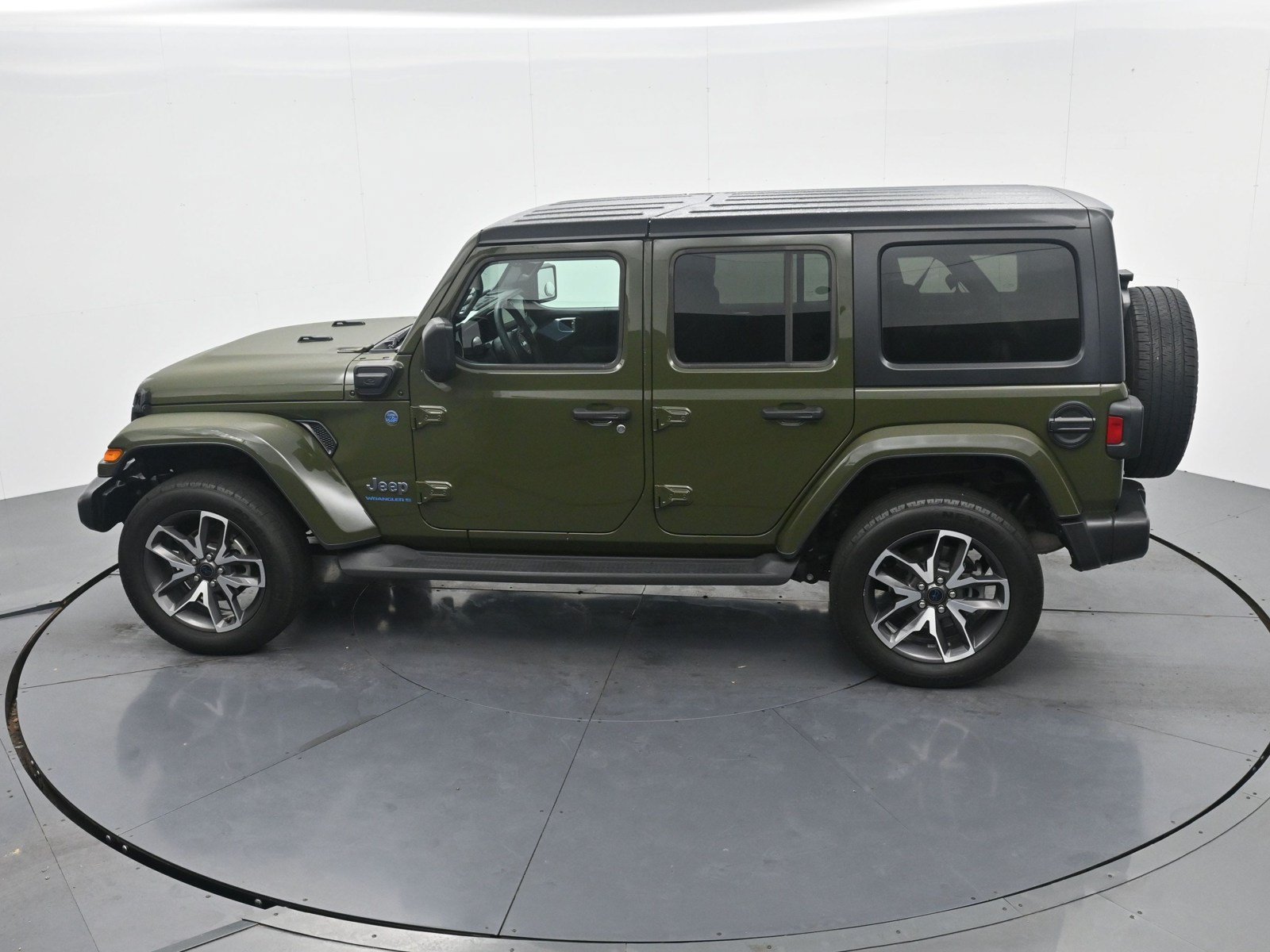Used 2024 Jeep Wrangler Unlimited w/ Convenience Group AWD/4WD image 24