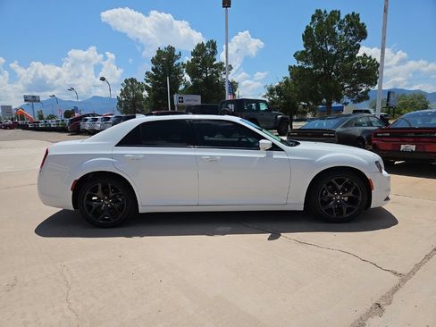 Used 2023 Chrysler 300 S RWD image 4