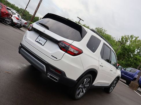 Certified 2023 Honda Pilot Touring image 7