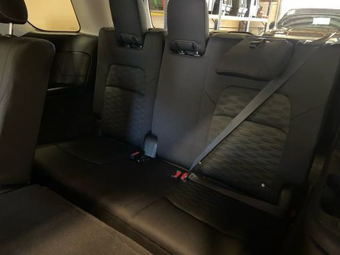 Certified 2024 Nissan Pathfinder SV w/ Black Appearance Package image 21