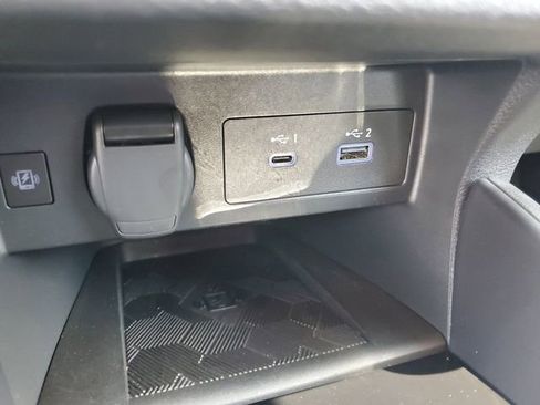 Used 2025 Nissan Versa SR w/ Trunk Package FWD image 28