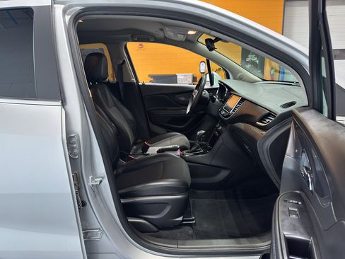 Used 2021 Buick Encore Preferred FWD image 16