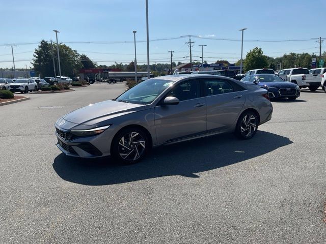 Used 2025 Hyundai Elantra SEL FWD image 3