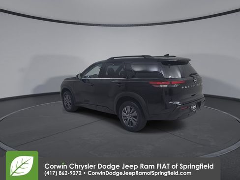 Used 2025 Nissan Pathfinder SV FWD image 11