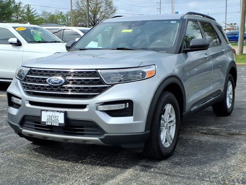 Used 2023 Ford Explorer XLT w/ Equipment Group 202A AWD/4WD image 3