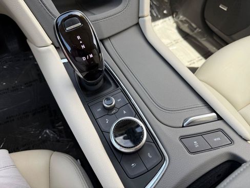Used 2023 Cadillac XT5 Premium Luxury w/ LPO, Floor Liner Package AWD/4WD image 33
