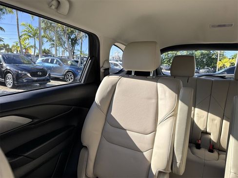 Used 2023 MAZDA CX-9 Touring image 18