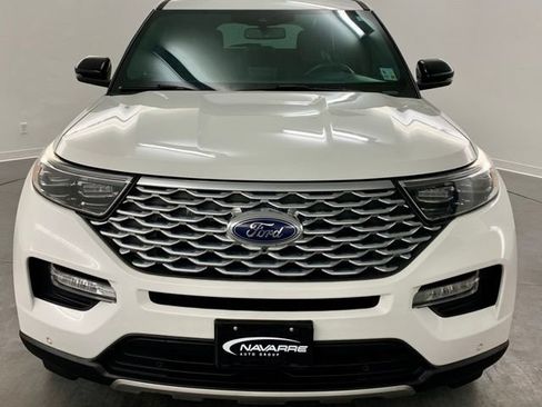 Used 2022 Ford Explorer Platinum w/ Technology Package AWD/4WD image 2