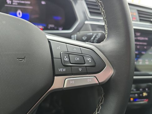 Used 2024 Volkswagen Tiguan SE image 19