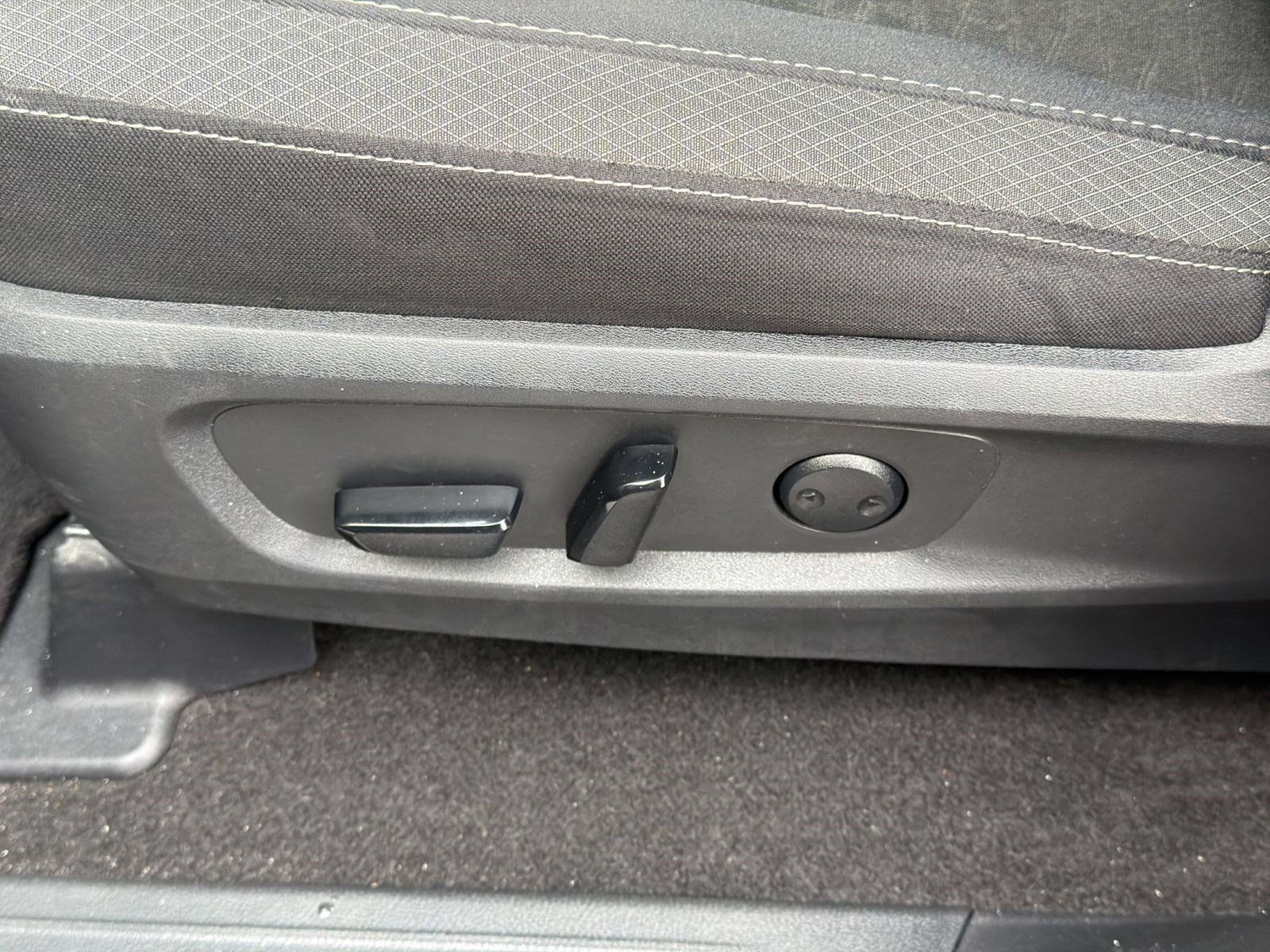 Used 2025 Nissan Pathfinder SV AWD/4WD image 15